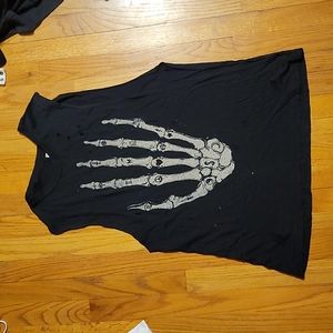 UNIF skull hand muscle tee